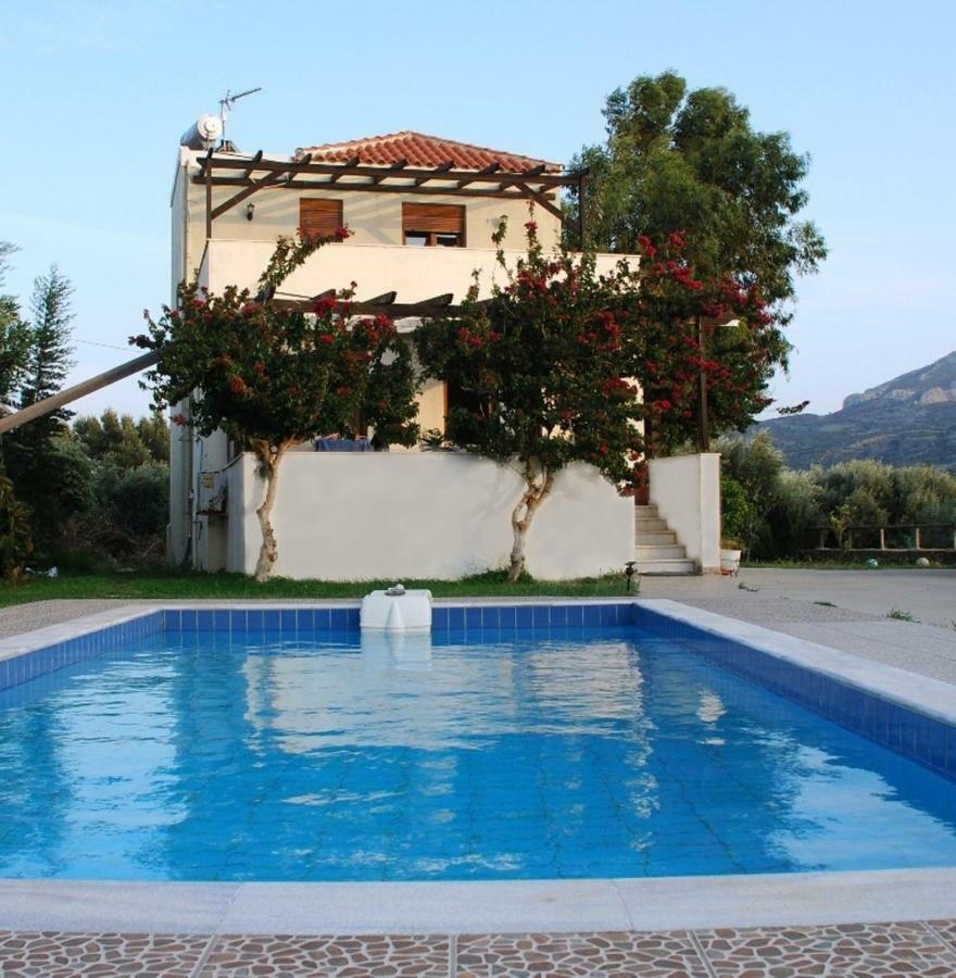 Villa With A Pool In Lefkogia Lefkogeia Exterior photo